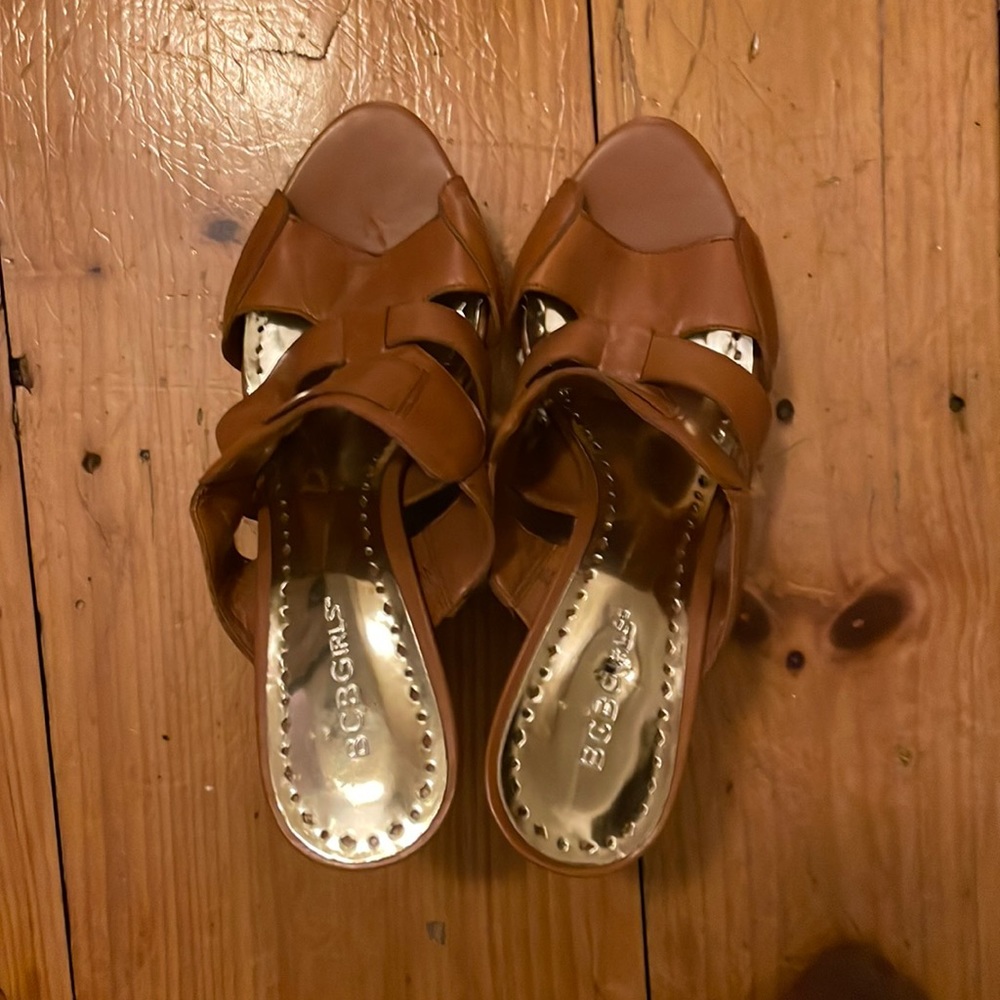 Leather bcbg girls lay form wedge